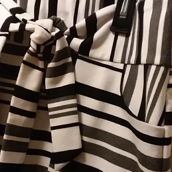 🎈Cabi Grandstand Striped Tie Front Skirt   (152) - Picture 4 of 7